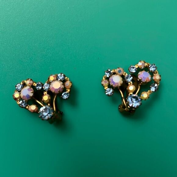 lisner Jewelry - Beautiful vintage Lisner earrings